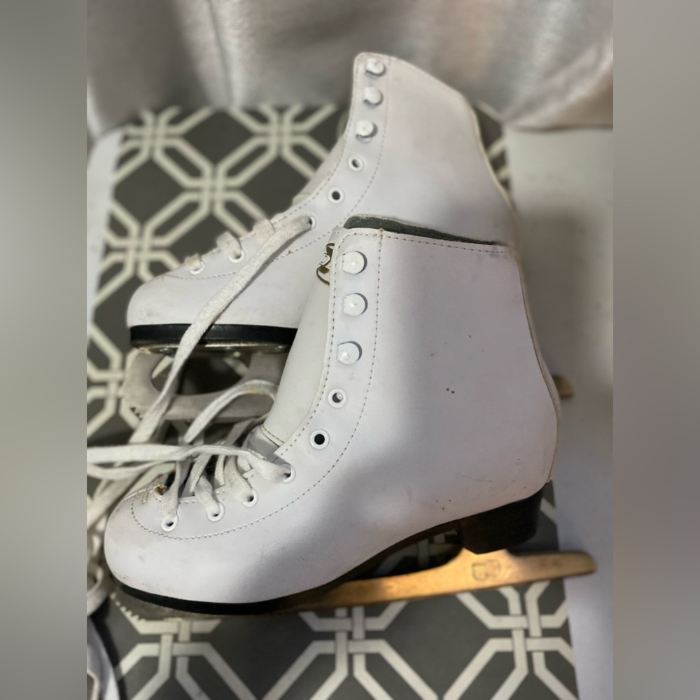 DBX Ice skates size 2 girls
